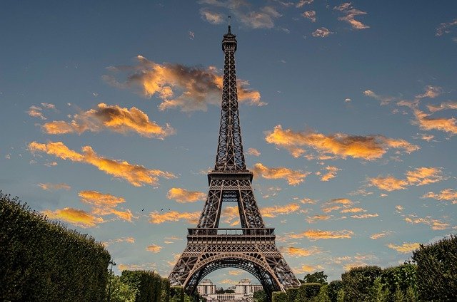 Quelle est la hauteur de la tour Eiffel